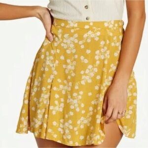 Billabong Jane Skipper Yellow Summer Flowy Skirt Size Medium Excellent